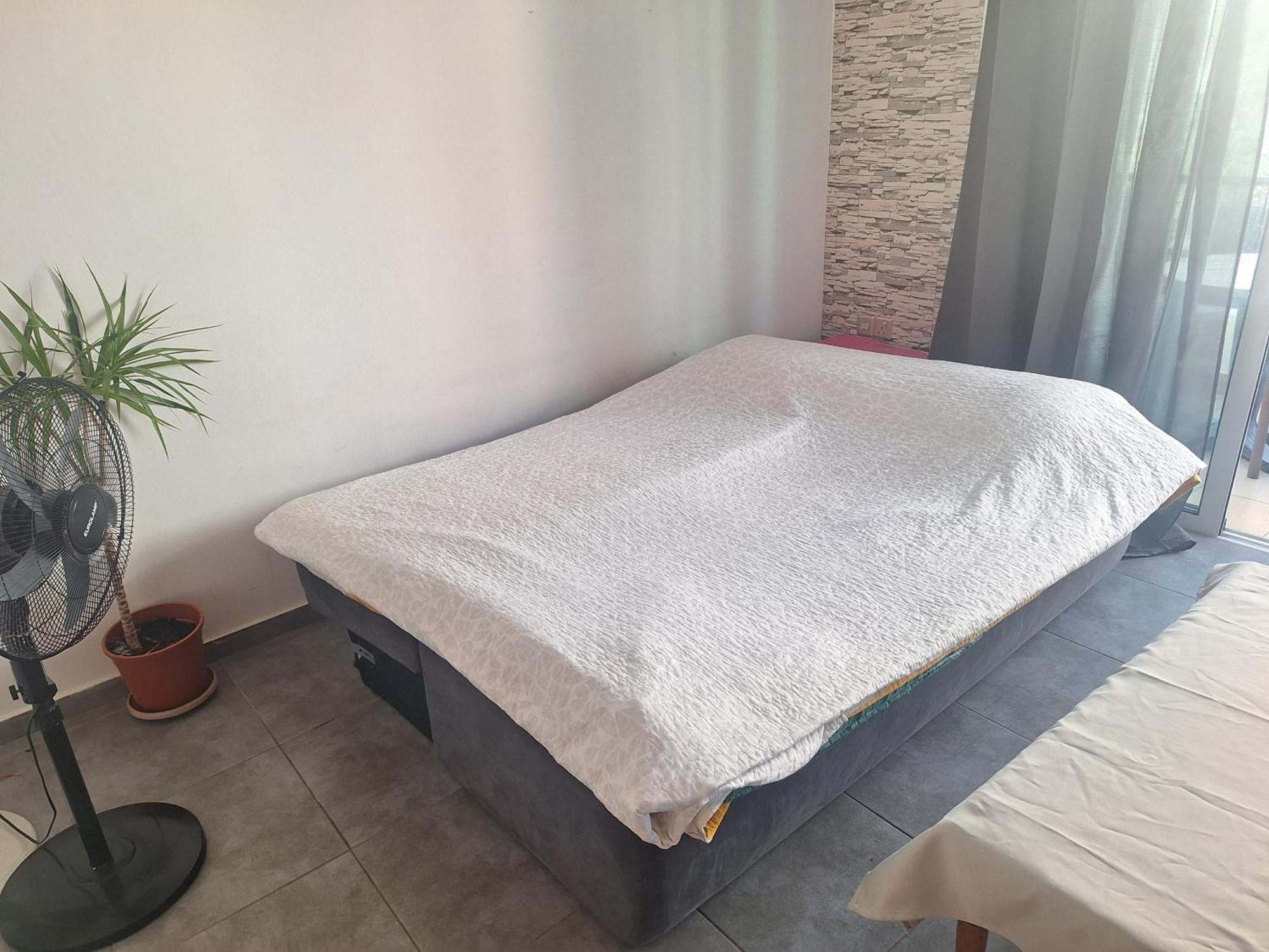 Spacious 1 Bedroom In Center Of *