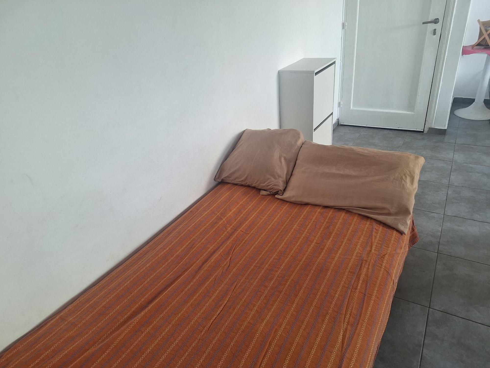 Spacious 1 Bedroom In Center Of Apartment